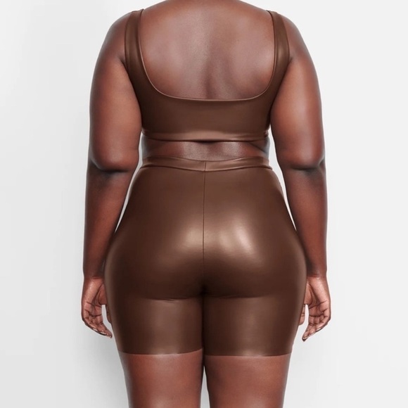 SKIMS faux leather biker shorts/ COCOA - Picture 3 of 7